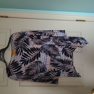 top , lightweight Shark Bite Hem looks great on . gently Worn